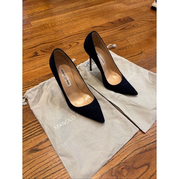 Manolo Blahnik BB US$865.00 Navy Suede Pointed Toe Pumps Navy Suede Pointed Toe - Picture 1 of 7